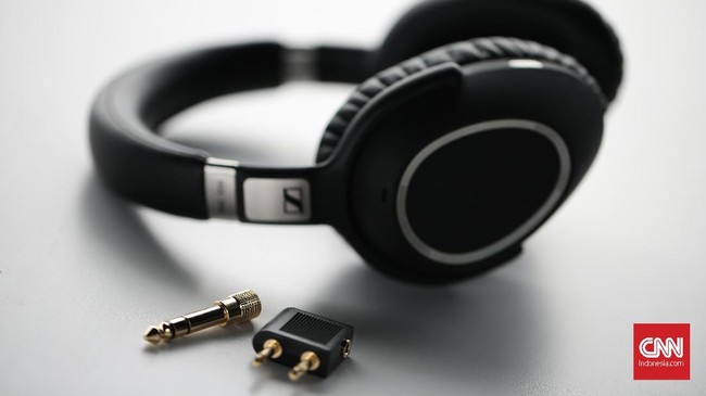 Sennheiser memperkenalkan headphone anyarnya, PXC 550 dengan fitur noise cancelling yang berhasil menyaring bising dengan cukup baik.