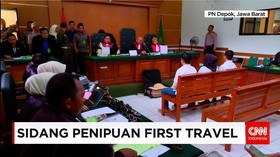 Puluhan Calon Jemaah Gagal Berangkat Memenuhi Ruang Sidang