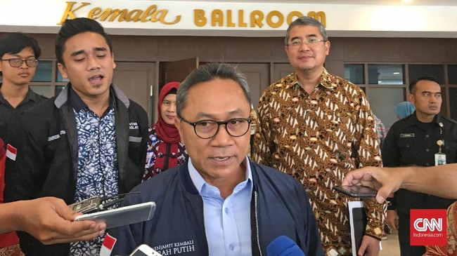 Ketua MPR Zulkifli Hasan sebut BPIP tak bertugas menjalin kerjasama dengan berbagai pihak ataupun berkeliling dan hanya menyiapkan konsep pembumian Pancasila.