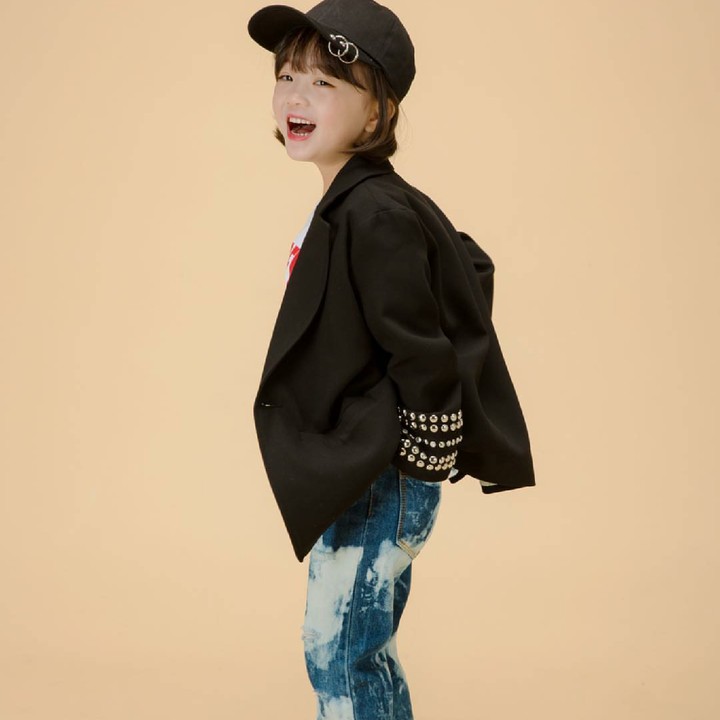 <p>Melihat ekspresi riang dan cerianya ini semoga bikin hari kita makin semangat ya, Bun. (Foto: ha__byeol)</p>