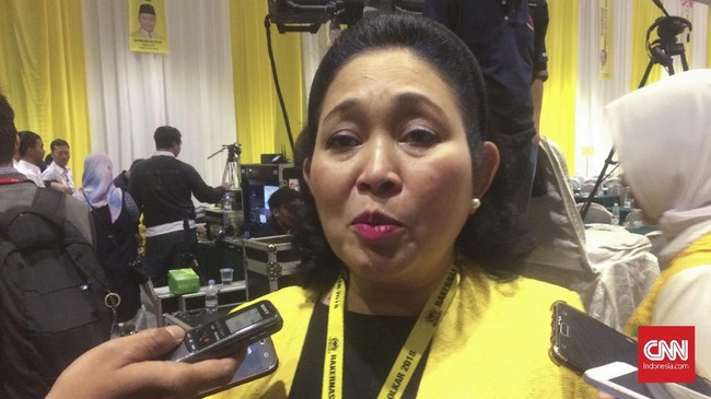 Titiek Soeharto memilihi tetap bertahan selama Partai Golkar membutuhkannya. Sejauh ini ia tak ingin pindah ke Partai Berkarya yang dibesut Tommy Soeharto.