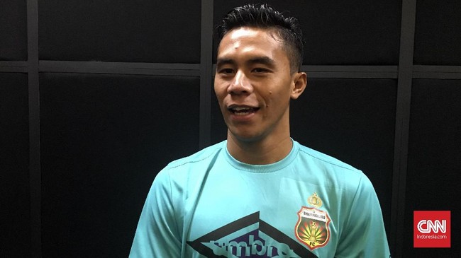 Bek Bhayangkara Solo FC, Alsan Sanda juga mengatakan rumah milik tetangganya di Kupang runtuh karena bencana alam di NTT.