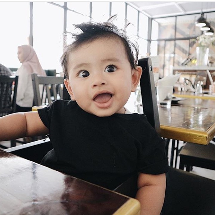 <p>Kenalkan, bocah imut ini namanya Achmad Ibrahim Al-Khalifi. Dia adalah putra semata wayang aktris Melody Prima. (Foto: Instagram @melodyprima)</p>