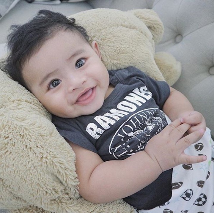 <p>Cheese! Pose dengan senyum ceria andalan Ibrahim. (Foto: Instagram @melodyprima)</p>
