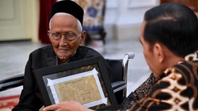 Sambangi DPR, Nyak Sandang Kembali Sampaikan Ingin Naik Haji