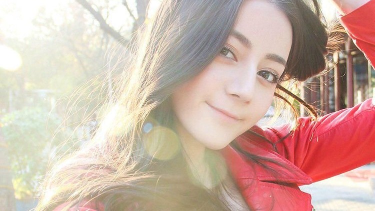 Dilraba Dilmurat yang disebut-sebut sebagai 'wanita tercantik China' ini punya tubuh yang lentur dan super bugar. Seperti apa sih olahraga Dilireba?