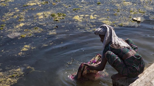 Sedikitnya gaji 616 pegawai negeri di India, ditangguhkan karena tidak memiliki toilet di tempat tinggal mereka.