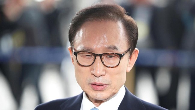 Lee Myung-bak, menjadi mantan presiden Korsel keempat yang ditahan karena tuduhan korupsi.