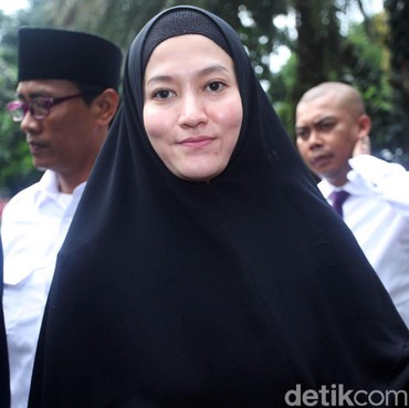 Lyra Virna Unggah Foto Perlihatkan Aurat, Netizen Langsung Heboh