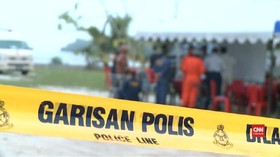 VIDEO: Kapal Pasir Terbalik di Malaysia, Satu WNI Hilang