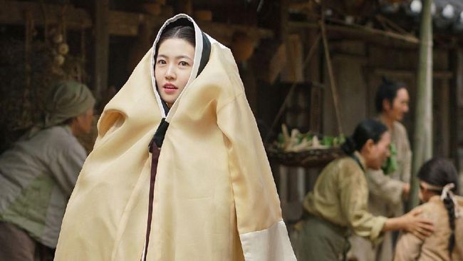Film Korea tak melulu soal percintaan masa kini, ada juga yang mengambil latar masa kerajaan. Berikut rekomendasi film kerajaan Korea terbaik.