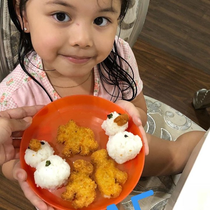 <p>Lucu juga nih, nasinya dibentuk jadi Olaf, karakter boneka salju di film Frozen. (Foto: Instagram @nissyaa)</p>