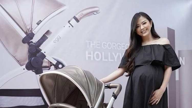 Hamil tapi nggak merasa sedang hamil? Itulah yang dirasakan presenter cantik Franda.