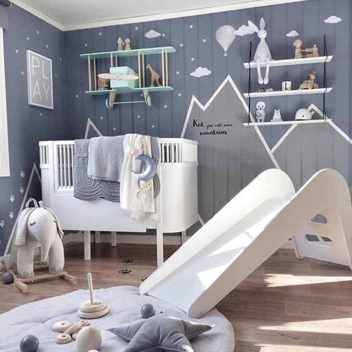 <p>Warna abu-abu dipadu putih lucu juga ya, Bun, buat kamar si kecil. (Foto: Instagram @thelittleinterior)</p>