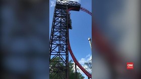 VIDEO: Detik Menegangkan Saat Rollercoaster Terhenti 15 Menit