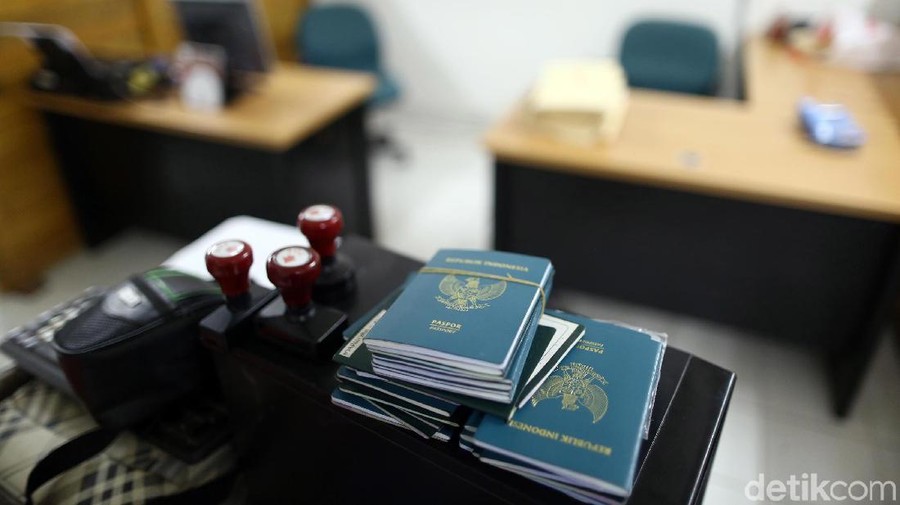 PT KH Digeledah Polisi Terkait Kasus Perdagangan Orang Kantor PT Kensur Hutama (KH) digeledah Bareskrim Polri atas dugaan perdagangan orang ke luar negeri. PT KH bergerak di bidang jasa tenaga kerja migran Indonesia.