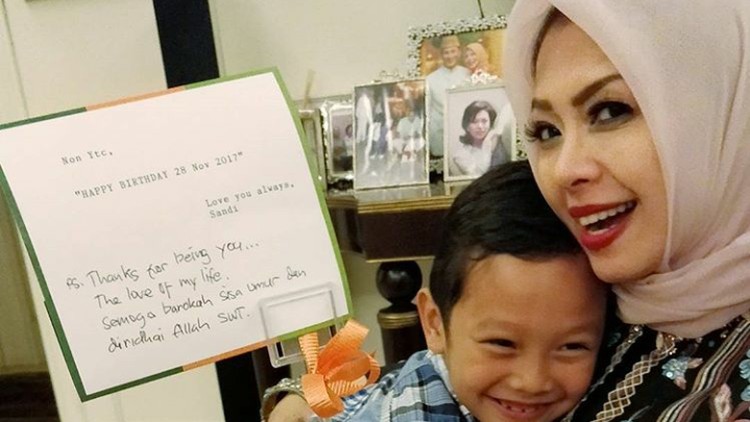 Tantangan Mendidik 'Kids Jaman Now' Menurut Nur Asia Uno Menurut Nur Asia Uno, ada tantangan tersendiri saat mendidik 'kids jaman now'. Apa ya?