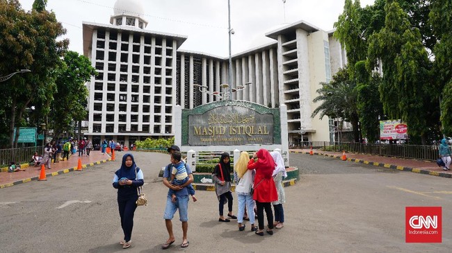 Pihak Masjid Istiqlal meyiapkan sejumlah kantong parkir di sekitaran masjid, termasuk Gereja Katedral, bagi para jemaah yang akan melaksanakan salat Idul Fitri.