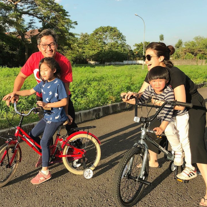 <p>Ini adalah keluarga kecil Agatha Suci atau yang dikenal Suci 'Idol'. (Foto: Instagram/agatha_suci)</p>