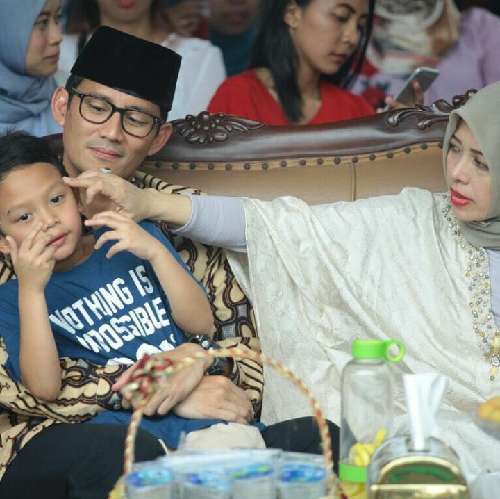 <p>Namanya juga seorang ibu pasti anak selalu diperhatikan ya, Bun. (Foto: Instagram @nurasiauno)</p>