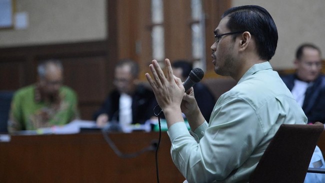 Dalam kesaksiannya di Pengadilan Tipikor Jakarta, Kepala IGD RS Medika Permata Hijau mengakui dirut RS itu sempat membicarakan wacana perubahan SOP dengannya.
