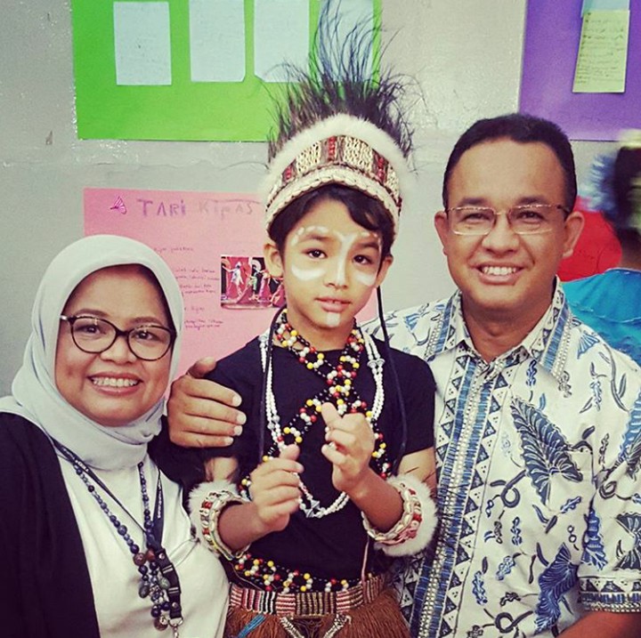<p>Kali ini menonton Ismail menari di pentas seni sekolahnya. (Foto: Instagram @fery.farhati)</p>