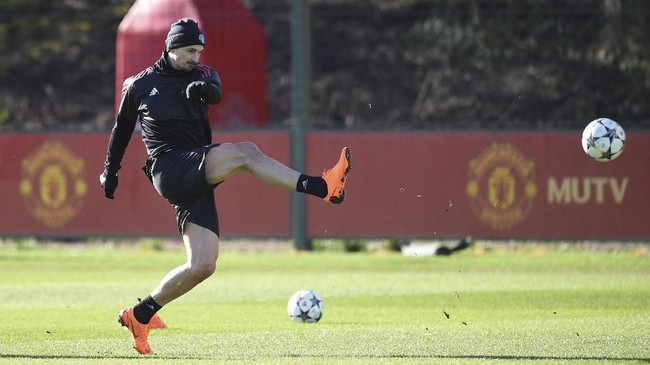 Zlatan Ibrahimovic menilai kualitas Liga Inggris tak sehebat yang dibicarakan oleh orang-orang karena ia bisa menorehkan sukses bersama Manchester United.