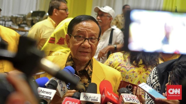 Akbar Tandjung membantah pernyataan Fadel Muhammad yang menyebut ada potensi pengalihan dukungan Golkar ke Prabowo Subianto-Sandiaga Uno.