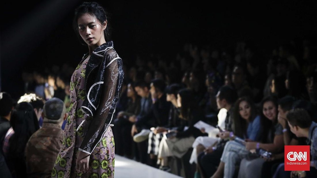 FOTO: Permainan Motif Bunga dan Diagonal di 'Kisah' (X)S.M.L