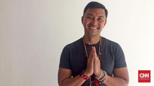 Lima tahun berkecimpung di dunia yoga, aktor Anjasmara telah mengajar hingga ke Dubai dan negeri asal yoga, India. Apa yang membuatnya betah?