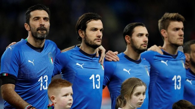 Timnas Argentina mencetak empat peluang. Tidak ada gol tercipta karena kiper gaek Gianluigi Buffon masih tampil prima di bawah mistar Italia.
