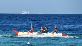 FOTO: Tergoda Rayuan Biru di Laut Merah