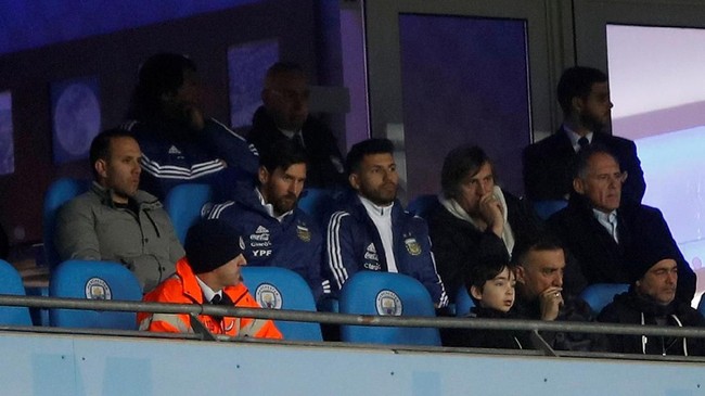 Sergio Aguero menyatakan dirinya tak akan punya peluang untuk bisa satu klub dengan Lionel Messi di sisa karier mereka saat ini.