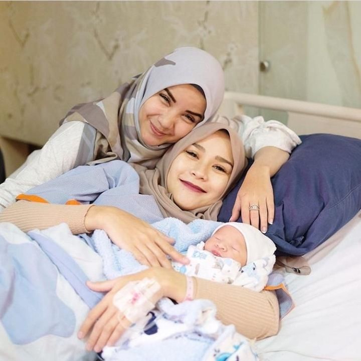 Nah, ini ketika Bhre dijenguk tantenya. Sehat selalu Bhre dan Bunda Zaskia. (Foto: Instagram @tasyanurmedina)