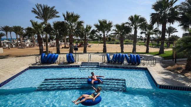 Siapa bilang Mesir cuma gurun pasir dan piramida? Di kota Hurghada ada kawasan resor musim panas yang sarat kegiatan wisata perairan.