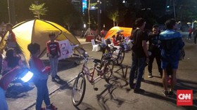 Rayakan Earth Hour 2018, Ratusan Orang Berkemah di GBK