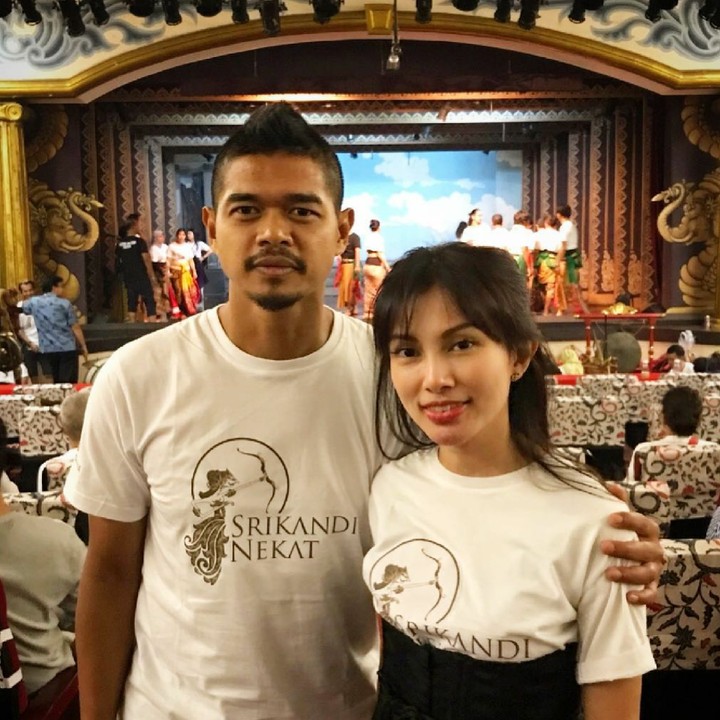 <p>Sudah hampir 17 tahun pesepakbola Bambang Pamungkas yang akrab disapa Bepe menikah dengan sang istri, Tribuana Tungga Dewi, yang akrab disapa Dewi.  (Foto: Instagram/@bepe20)  </p>