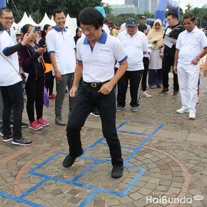 <p>Kak Seto nggak mau ketinggalan nostalgia permainan tradisional nih.</p>