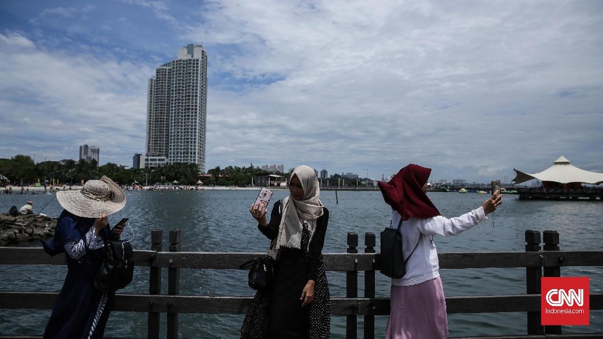 Balada Tukang Foto Keliling di Ancol
