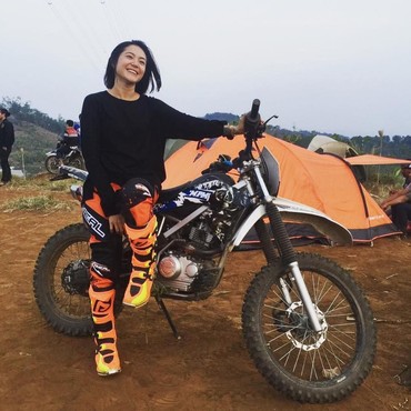 Poppy Sovia Motoran Bareng Rekan-rekan Wanita Jelang Hari Kartini