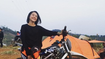 img-title Poppy Sovia Motoran Bareng Rekan-rekan Wanita Jelang Hari Kartini