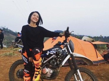 Poppy Sovia Motoran Bareng Rekan-rekan Wanita Jelang Hari Kartini