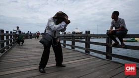 Balada Tukang Foto Keliling di Ancol