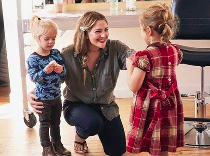 Respons Drew Barrymore Tanggapi Pertanyaan 'Gemukan, Hamil Ya?'