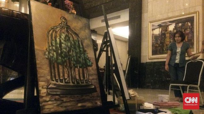 Lima seniman melukis bumi dan keprihatinan mereka akan efek pemanasan global dalam peringatan 'Earth Hour' yang berlangsung Sabtu (24/3) dari 20:30-21:30 WIB.