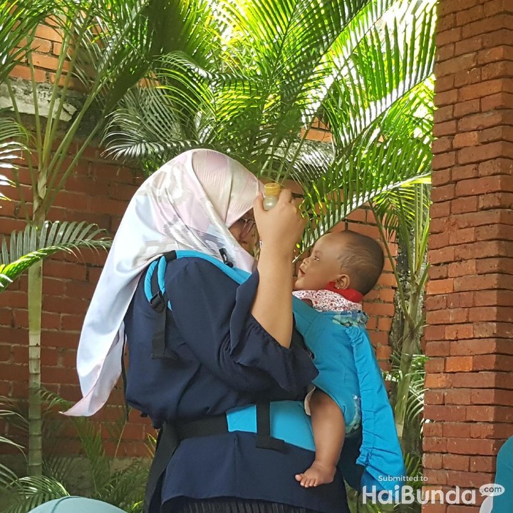 <p>Dalam gendongan bunda, kamu bisa tertawa selepas ini. Ah ini bagiku akan jadi potongan kenangan yang nggak akan terlupakan sampai kamu besar dan dewasa kelak.</p>