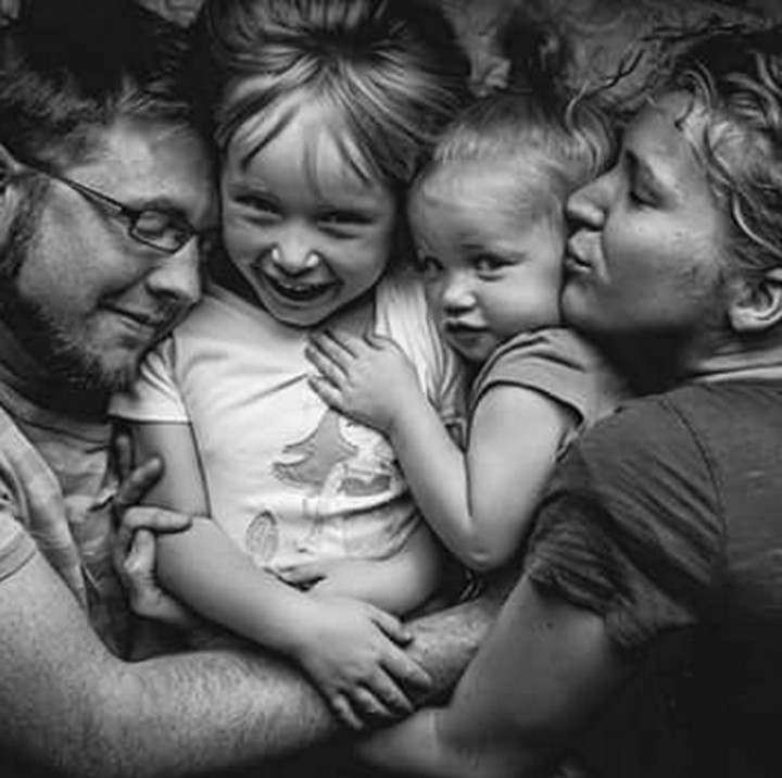 <p>Lagi kruntelan kayak gini nih yang bisa bikin Ayah dan Bunda kangen anak-anak saat mereka besar kelak. Ya nggak? (Foto: Instagram/ @stephwoodwardphotos)  </p>