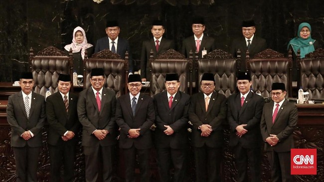 Jazilul Fawaid salah mengucap jabatan Muhaimin Iskandar saat memimpin doa. Dia menyebut Muhaimin sebagai wakil presiden, bukan wakil ketua MPR.