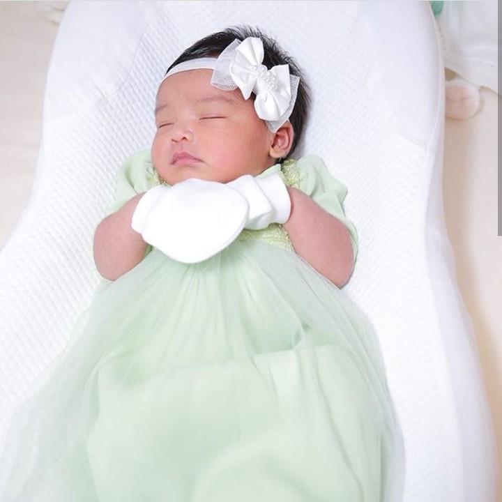 <p>Aih cantiknya pakai gaun hijau. (Foto: Instagram @ctdk/ @kakifoto_)</p>