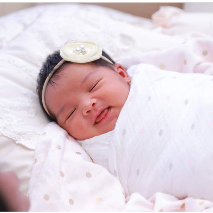 <p>Hai Bunda, bayi cantik ini adalah putri dari penyanyi asal Malaysia, Siti Nurhaliza. (Foto: Instagram @ctdk/ @kakifoto_)</p>